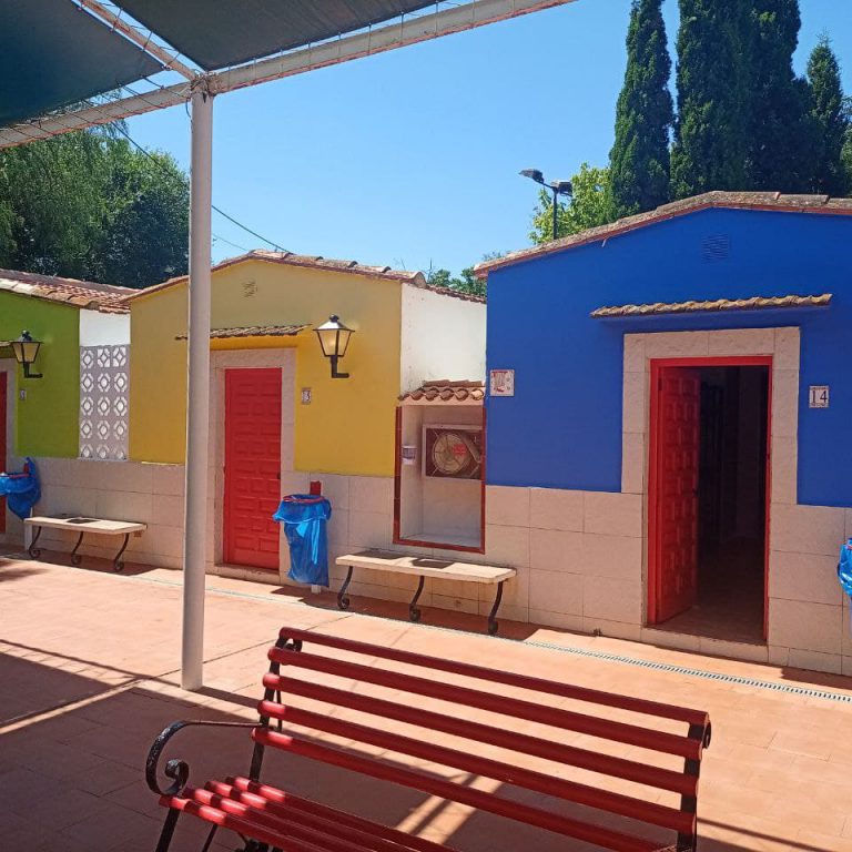 campamento de inglés para colegios en Valencia – bungalow de colores campamento de inglés para colegios en Valencia - bungalow de colores